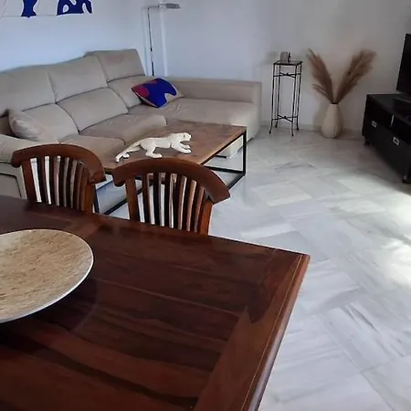 Seaview 2 Beds, La Colina Duquesa * 마닐바