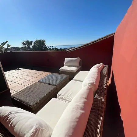 Seaview 2 Beds, La Colina Duquesa * 마닐바