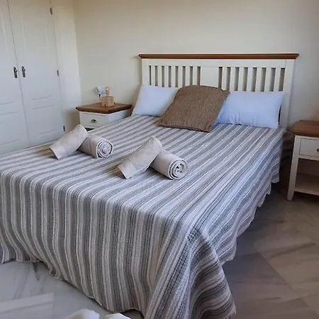 Seaview 2 Beds, La Colina Duquesa 아파트 마닐바