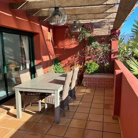 Seaview 2 Beds, La Colina Duquesa * 마닐바