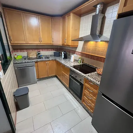 Seaview 2 Beds, La Colina Duquesa 아파트 마닐바